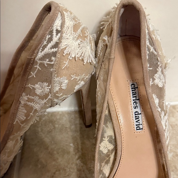 Charles David Tan and White Floral Heels size 11 - Picture 2 of 11